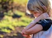 Ребенок упал и ушибся: что делать и как успокоить