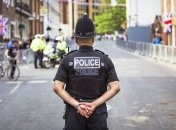 Поліцію Франції пропонують озброїти електрошоковими пістолетами