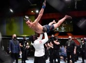 Боец ММА редчайшим приемом нокаутировал соперника, а затем утешил его жену (видео)