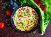 Такий коржик-омлет виходить дуже смачним, а готується просто