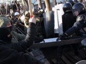 В столкновениях на Грушевского пострадало уже  7 правоохранителей 