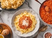 Макарони з фаршем та томатами