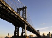 Часть Бруклинского моста в Нью-Йорке обрушилась 