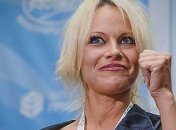 Памела Андерсон стала яростно защищать рыб