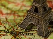 Французская полиция провела спецоперацию против торговцев Эйфелевыми башнями 