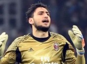 Вратарь "Милана" едва не забил гол (Видео)