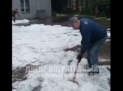 Град, потоп и гидроудары в подарок: непогода добралась и до Днепра с пригородом (видео)