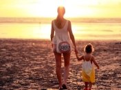 Яким головним речам повинна навчити мама доньку