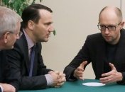 Сикорский: Яценюк способен вести переговоры с Западом и Россией