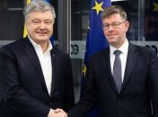 Порошенко рассказал послу Литвы об "опасных тенденциях" в Украине