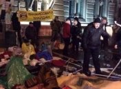 Под НБУ произошло столкновение между активистами и правоохранителями