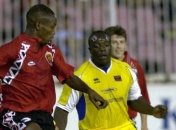 Футболист-качок хочет перехватить футболку Джеррарда 