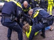 Протесты "желтых жилетов": Во Франции полиция применила слезоточивый газ 