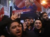 Сторонники Эрдогана устроили акцию протеста у турецкого консульства в Роттердаме