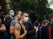 Активисты под Лаврой пытаются помешать провести "крестный ход за русский мир"