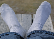 Білі шкарпетки знову стануть кришталево чистими