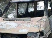 Контрабандисты сожгли микроавтобус с сигаретами, скрываясь от пограничников