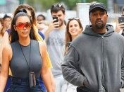 Счастливые и влюбленные: Ким Кардашян и Канье Уэст на прогулке в Нью-Йорке (Фото)