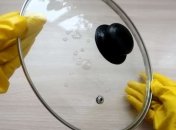 Жир с кромок крышек можно отмыть без усилий