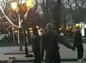 "Карантин? Не слышали". В сети появились видео ночных гуляний в Киеве и Одессе