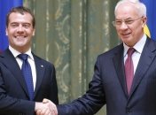 Медведев предложил Азарову поговорить о вступлении в ТС 