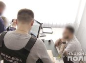 Преступники заработали десятки миллионов на украинских заробитчанах: полиция раскрыла их схему