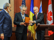 У Конгресі США Єврейська конфедерація України нагородила Ліну Костенко та Бернара-Анрі Леві медалями Андрея Шептицького