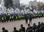 Предприниматели перекрыли движение в центре Киева: что происходит у стен Рады (видео)