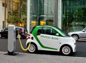 Електрокар на зарядці