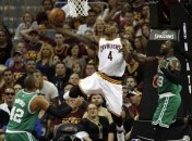 "Кливленд" обыграл "Бостон" и находится в шаге от финала плей-офф НБА