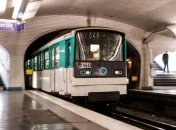 Метро Парижа встало из-за крупнейшей забастовки транспортников