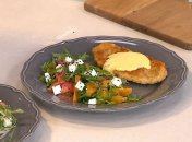 Севастян Фаге готує шніцель з соусом Голландез і салат з цитрусовими і сиром фета
