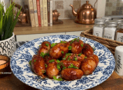 Соковиті ковбаски в барбекю-соусі