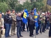 Активисты пикетируют здание МВД, требуя отставки Авакова