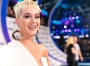 Кэти Перри призналась в любви на сцене и посвятила песню возлюбленному (Видео)