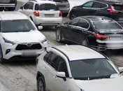 Водитель решила, что одного удара мало: в полиции рассказали о необычном ДТП в Киеве (видео)