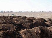 Окупанти ховають маріупольців у траншеях