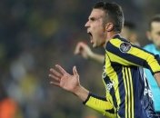 "Фенербахче" обыграл "Галатасарай": дубль на счету ван Перси