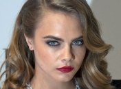 Модель Кара Делевинь замечена с новой подругой 