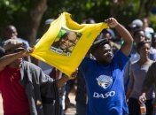 В ЮАР протестующих студентов разогнала полиция