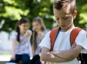 Как понять, что над ребенком издеваются и что делать родителям