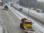 Снегопады прекратились, дороги расчистили, но почти 700 городов и сел без света