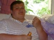 Парень похудел на 108 кг, но в операции по удалению лишней кожи ему отказывают (Фото) 