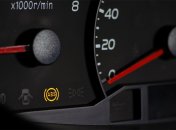 Про що свідчить увімкнена лампочка ABS на панелі приладів авто: причини та як це виправити