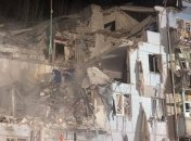 Спасатели постепенно деблокируют этаж за этажом – вернее, то, что от них осталось