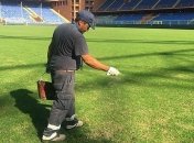 Газон стадиона в Генуе "латают" перед матчем Италия - Украина