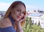 Певица Alyosha показала огромный животик в облегающем платье (Фото)