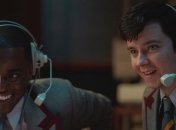 Новый директор, форма и все тот же Отис: Netflix представил официальное обращение актеров "Полового воспитания" 