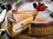 Чізкейк стане чудовим доповненням до чаю чи кави  (зображення створено за допомогою ШІ)