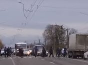 Три месяца не получали зарплату: медики устроили бунт с перекрытием трассы на Волыни (видео)